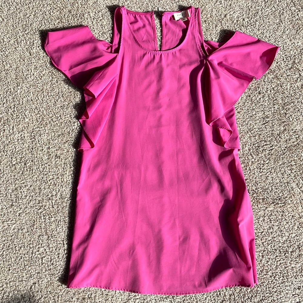 Off shoulder fuschia shift dress